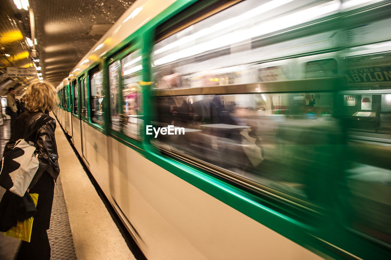 BLURRED MOTION OF TRAIN ON RAILROAD STATION