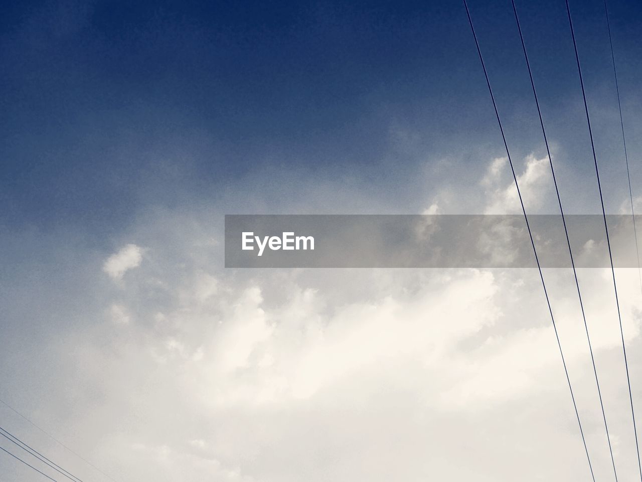 LOW ANGLE VIEW OF CLOUDS IN SKY OVER SUNLIGHT