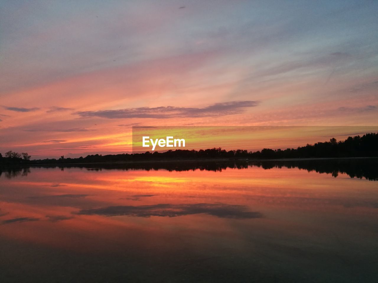 SCENIC VIEW OF LAKE AGAINST ROMANTIC SKY