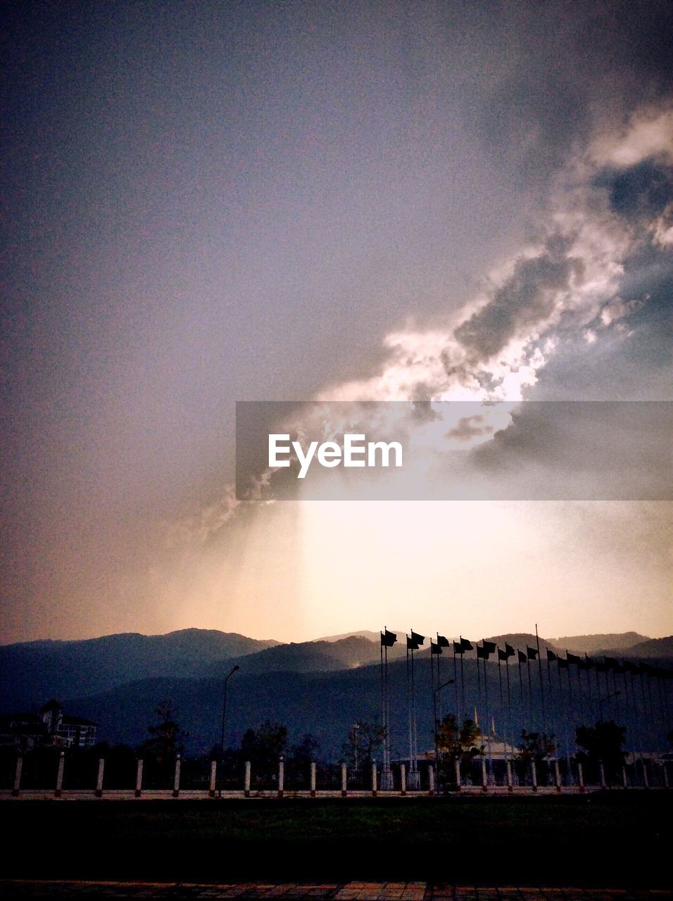 VIEW OF LANDSCAPE AGAINST CLOUDY SKY