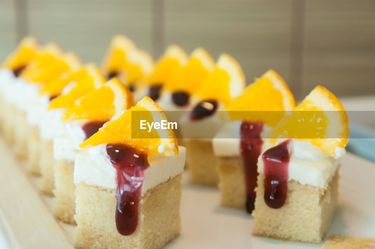 CLOSE-UP OF ICE CREAM ON PLATE