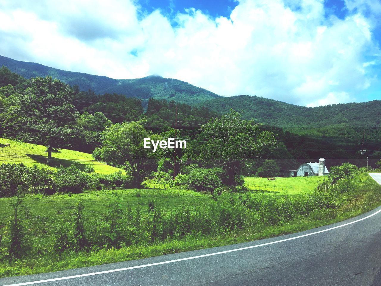 SCENIC VIEW OF GREEN MOUNTAINS AGAINST SKY
