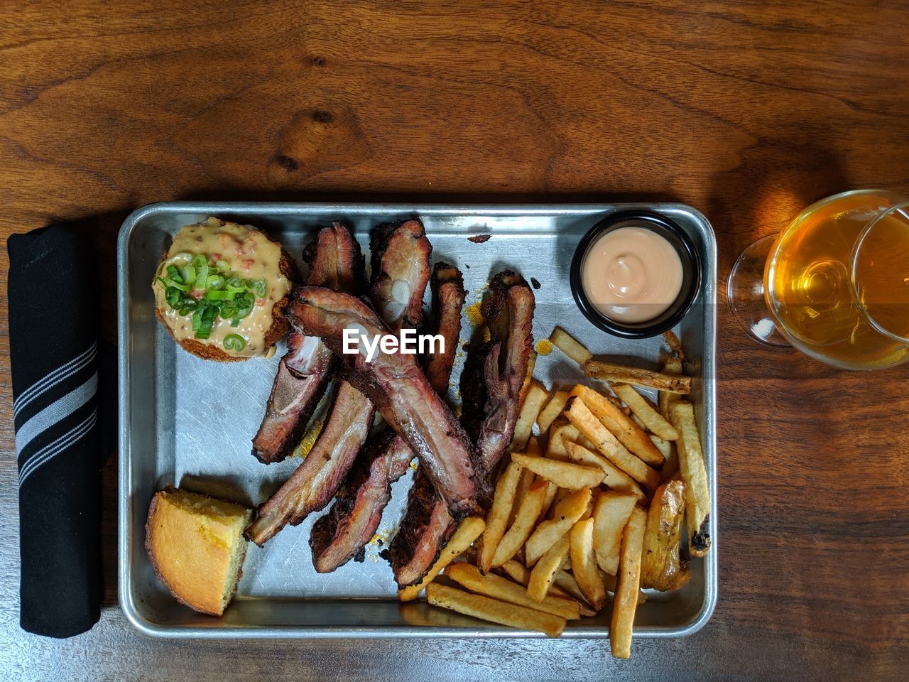 HIGH ANGLE VIEW OF FOOD IN TRAY