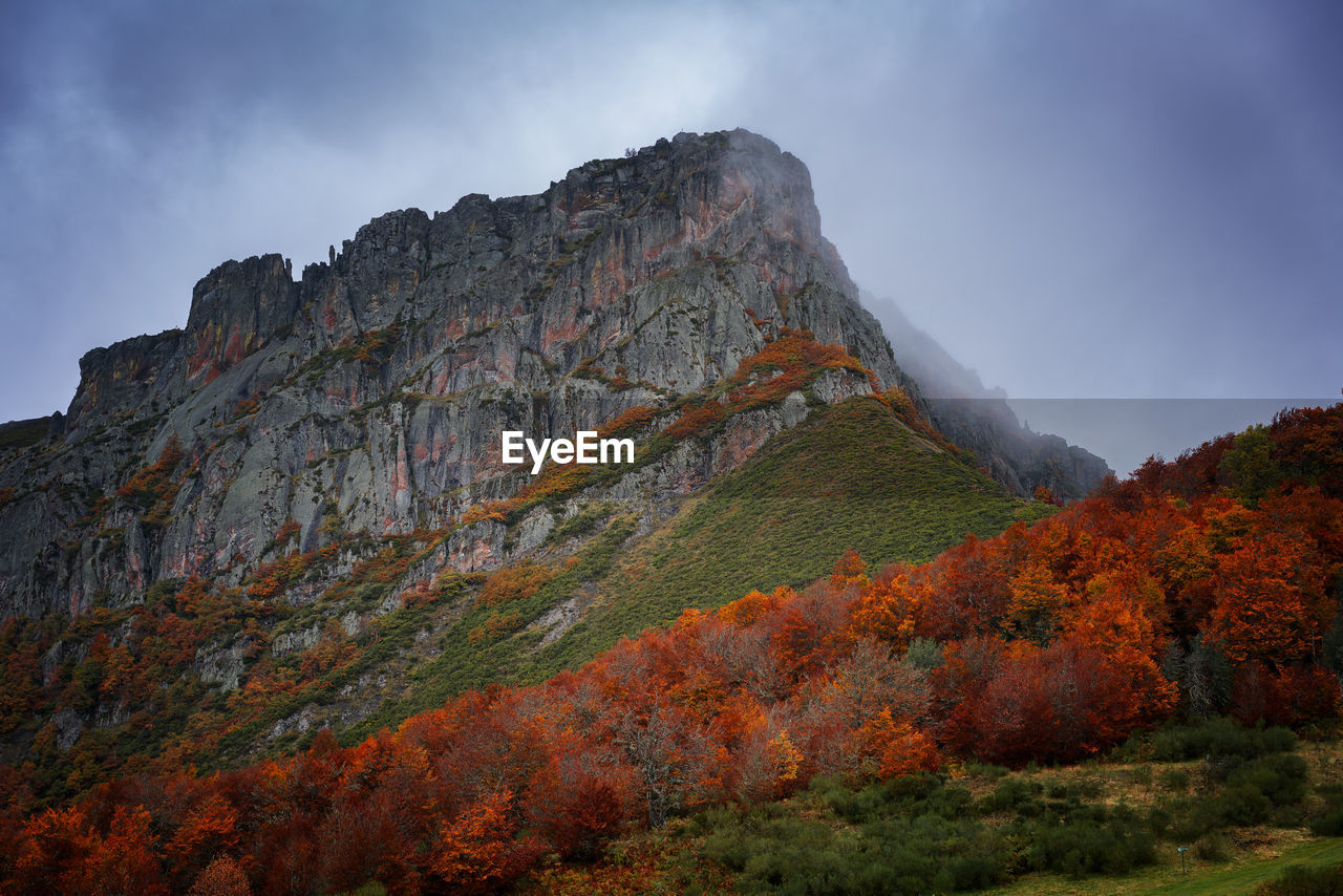 Mountain in autumn in picos de europa national park in puerto de panderrueda viewpoint, spain