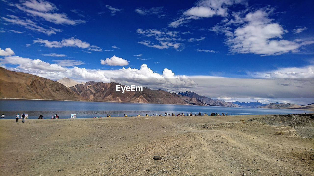 SCENIC VIEW OF SEA AND MOUNTAINS AGAINST SKY