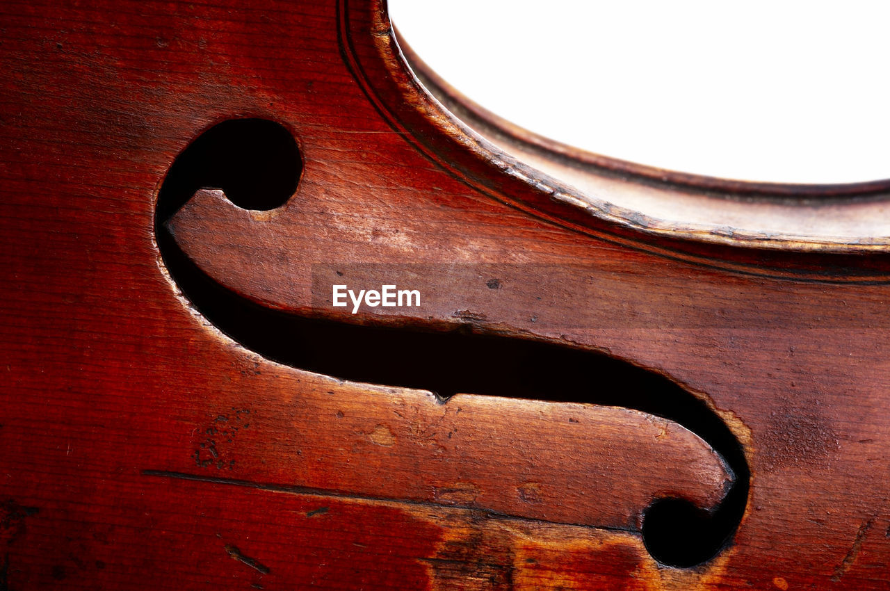 bowed string instrument, violin, string instrument, viola, wood, music, musical instrument, guitar, cello, close-up, musical equipment, arts culture and entertainment, no people, plucked string instruments, brown, acoustic guitar, red, craft, indoors