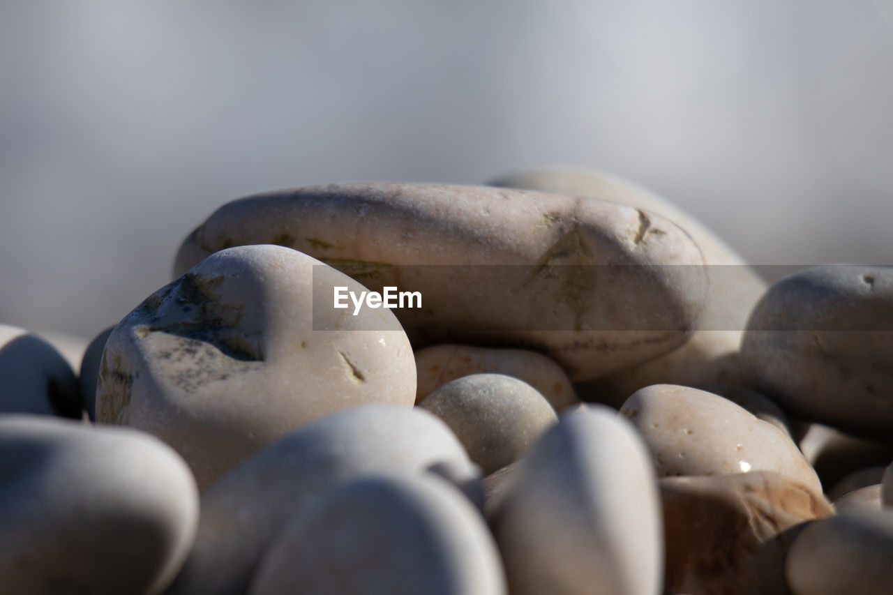 CLOSE-UP OF STONES ON PEBBLE