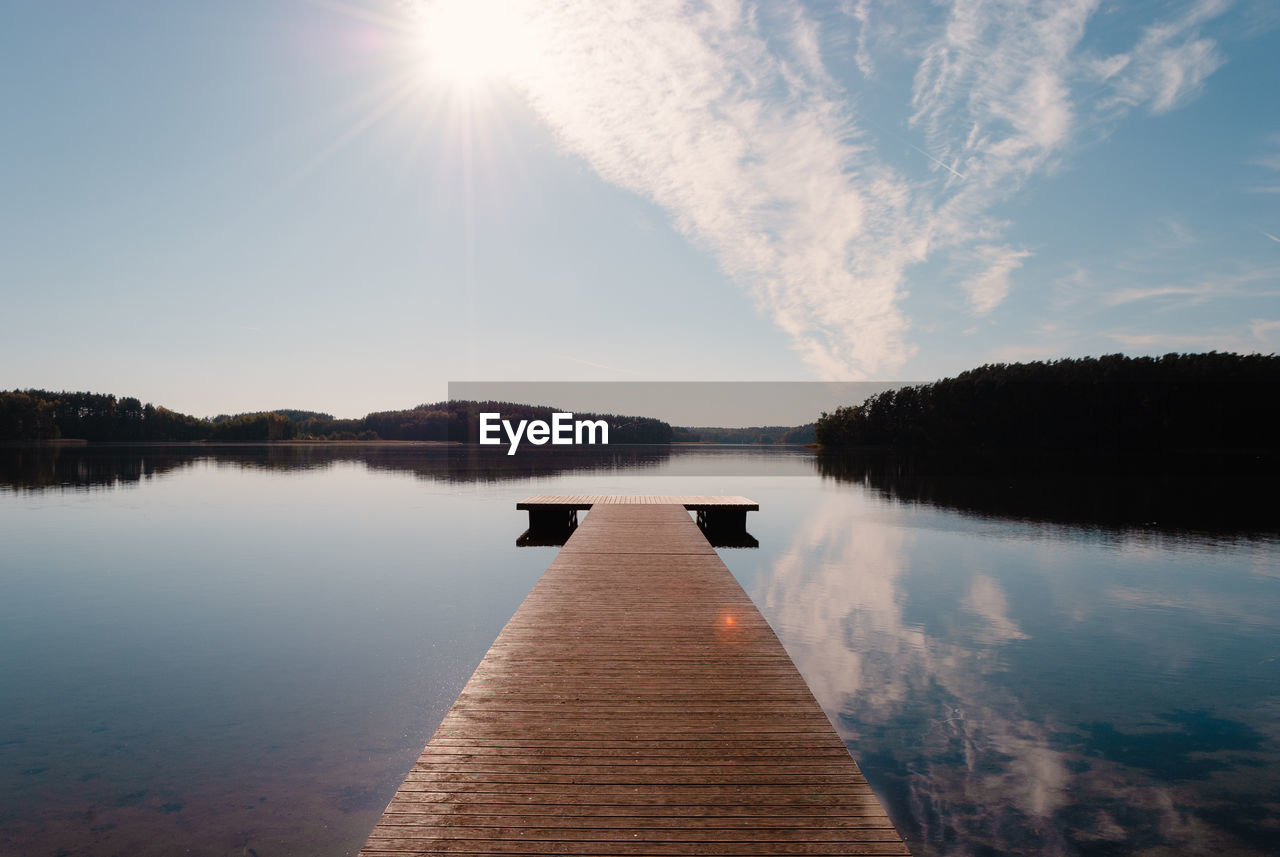 Wooden pier on lake baltieji lakajai in labanoras regional park, lithuania.