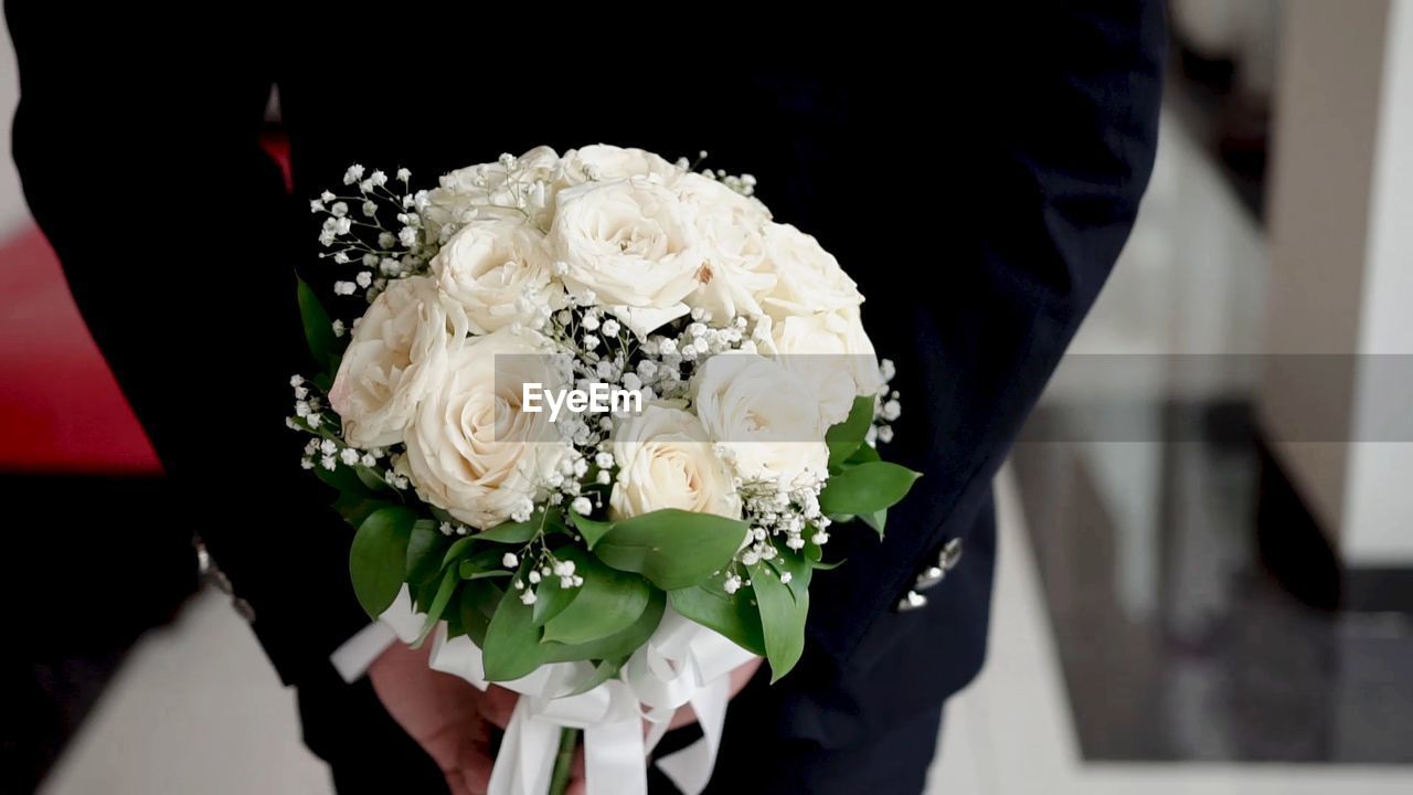 CLOSE-UP OF ROSE HOLDING BOUQUET OF ROSES