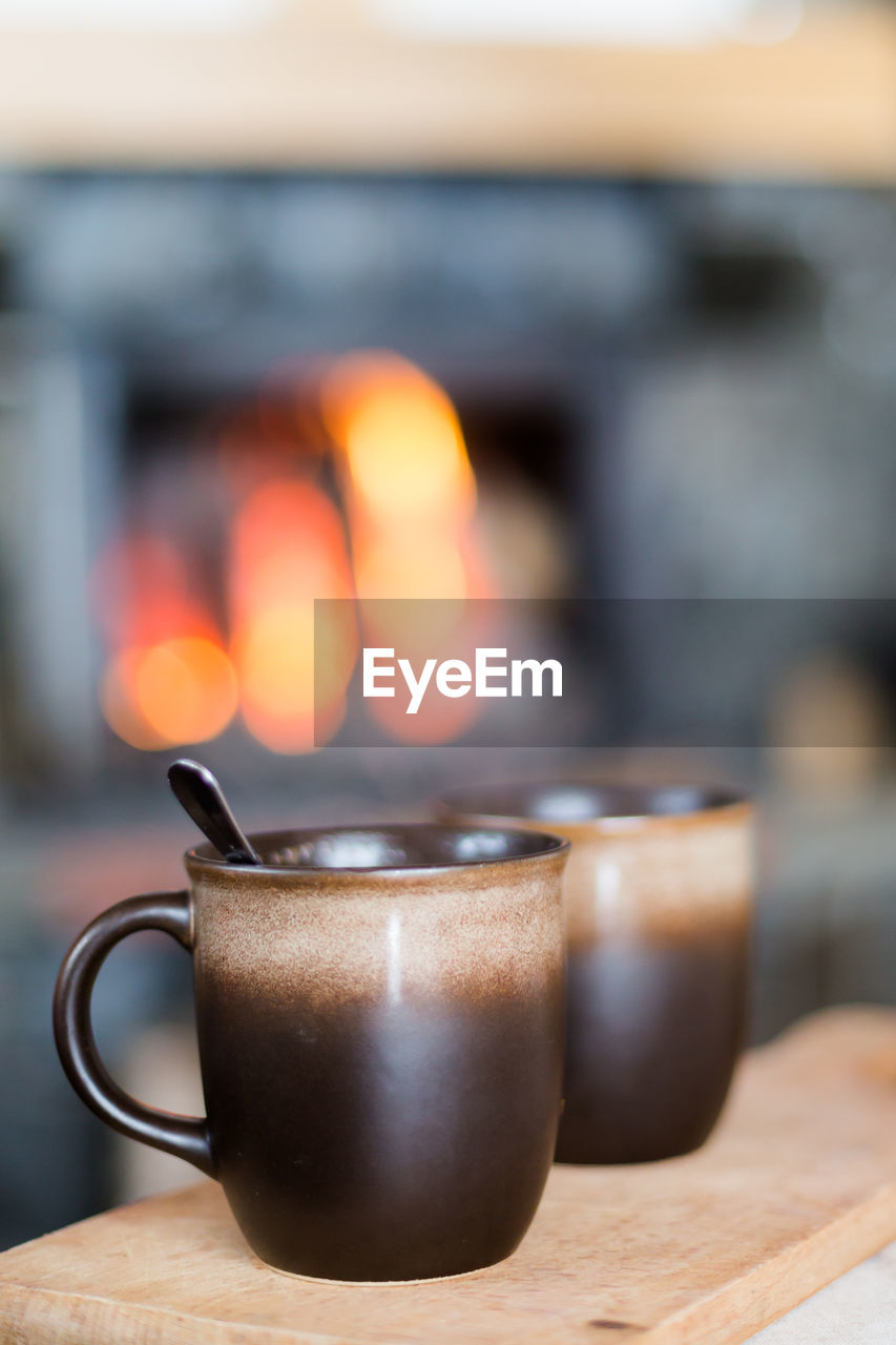 CLOSE-UP OF COFFEE IN GLASS ON TABLE