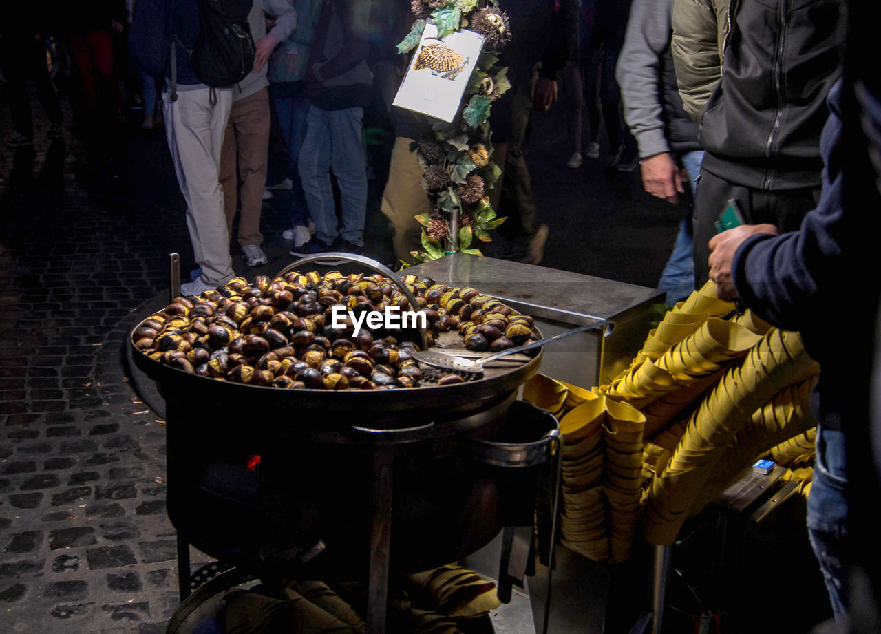 Roma. chestnut seller