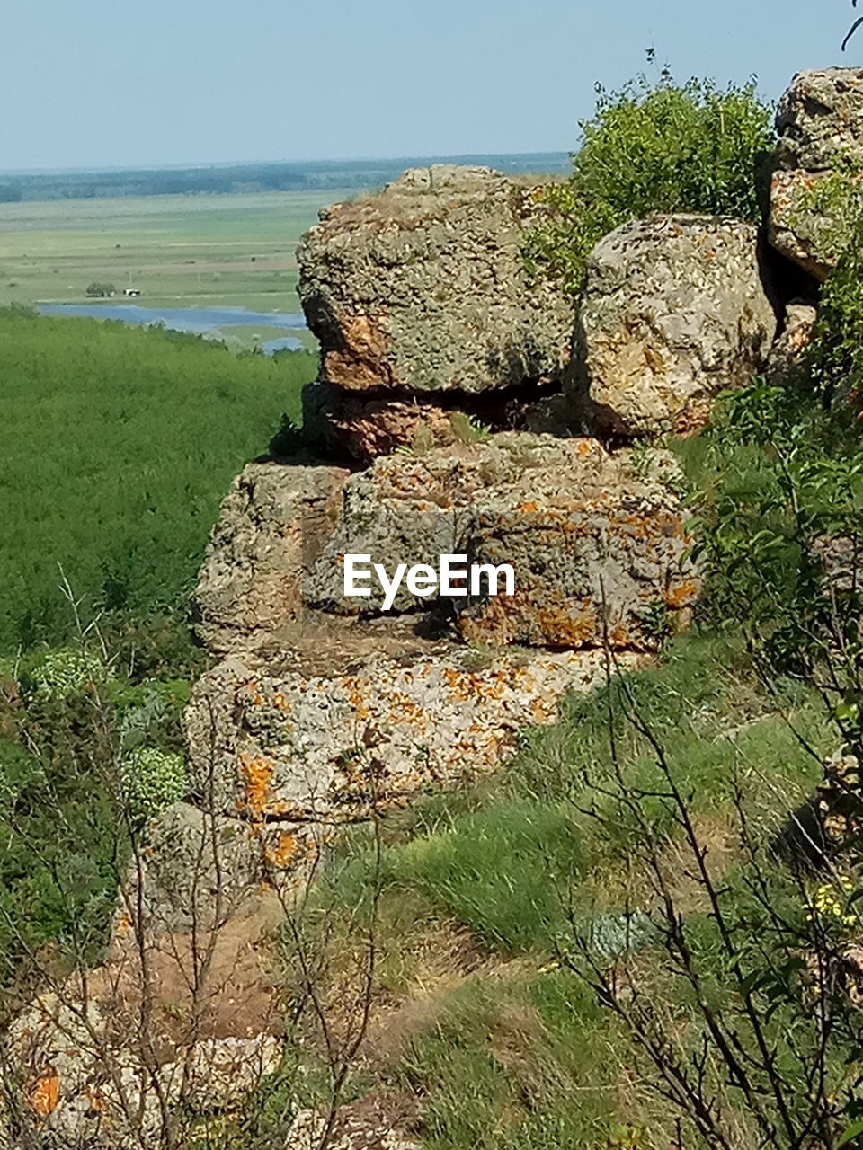 VIEW OF ROCKS ON SHORE