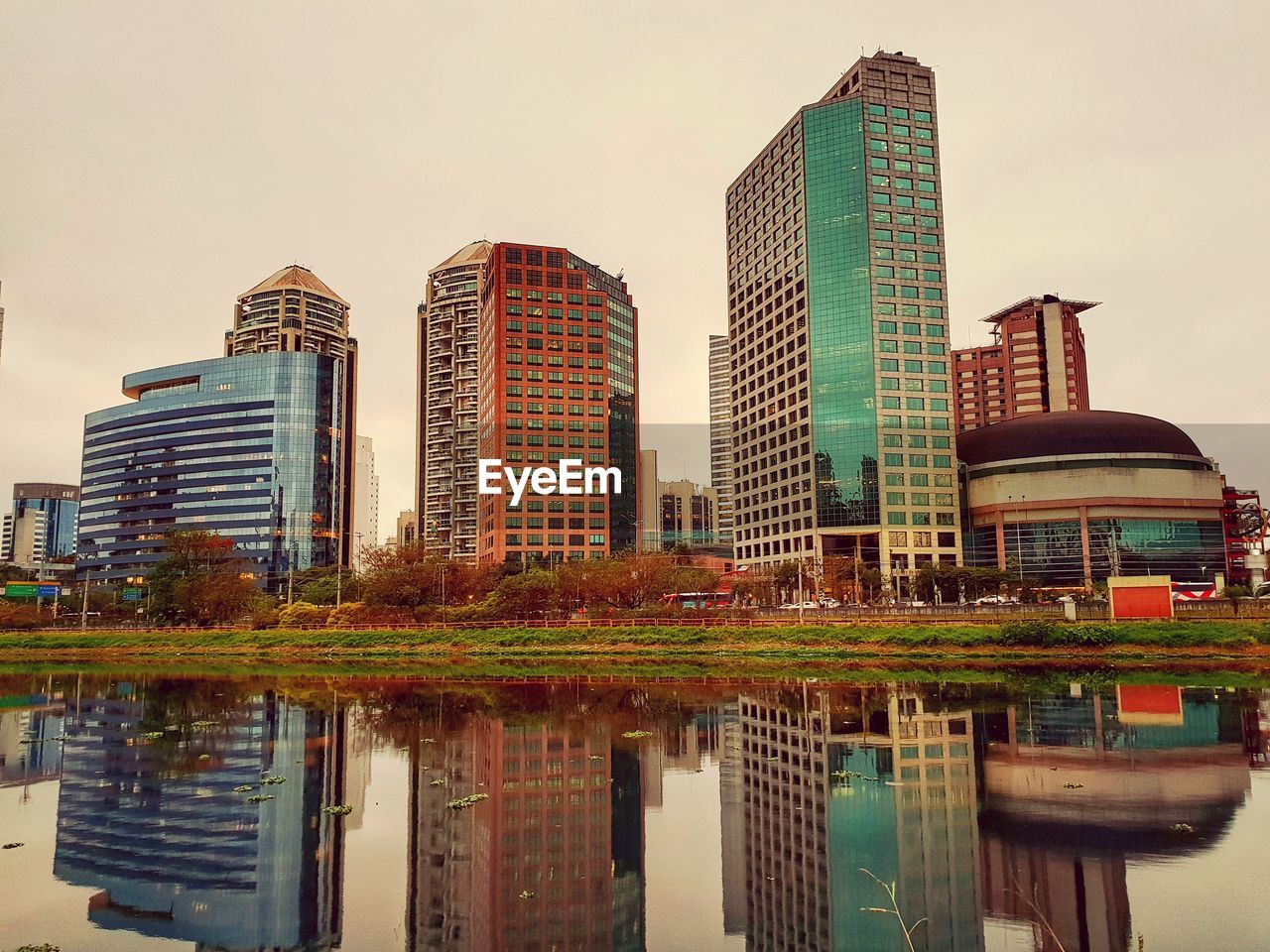 REFLECTION OF BUILDINGS IN CITY