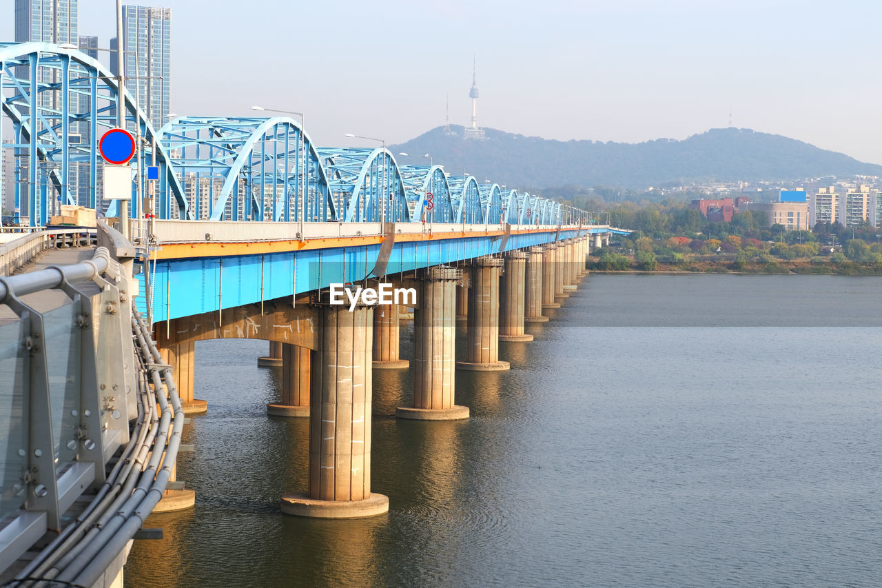 BRIDGE OVER RIVER AGAINST SKY