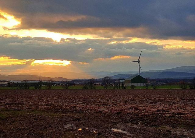 SCENIC VIEW OF LANDSCAPE AGAINST DRAMATIC SKY