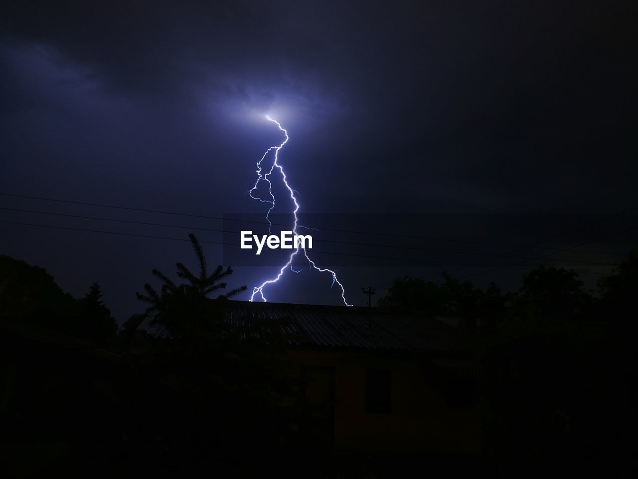 LOW ANGLE VIEW OF LIGHTNING AGAINST SKY