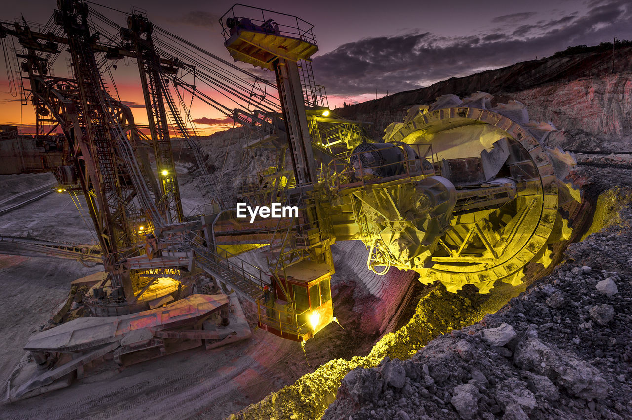 Wheel excavator at quarry