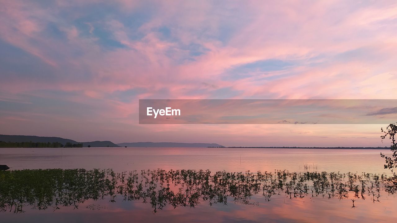 SCENIC VIEW OF LAKE AT SUNSET