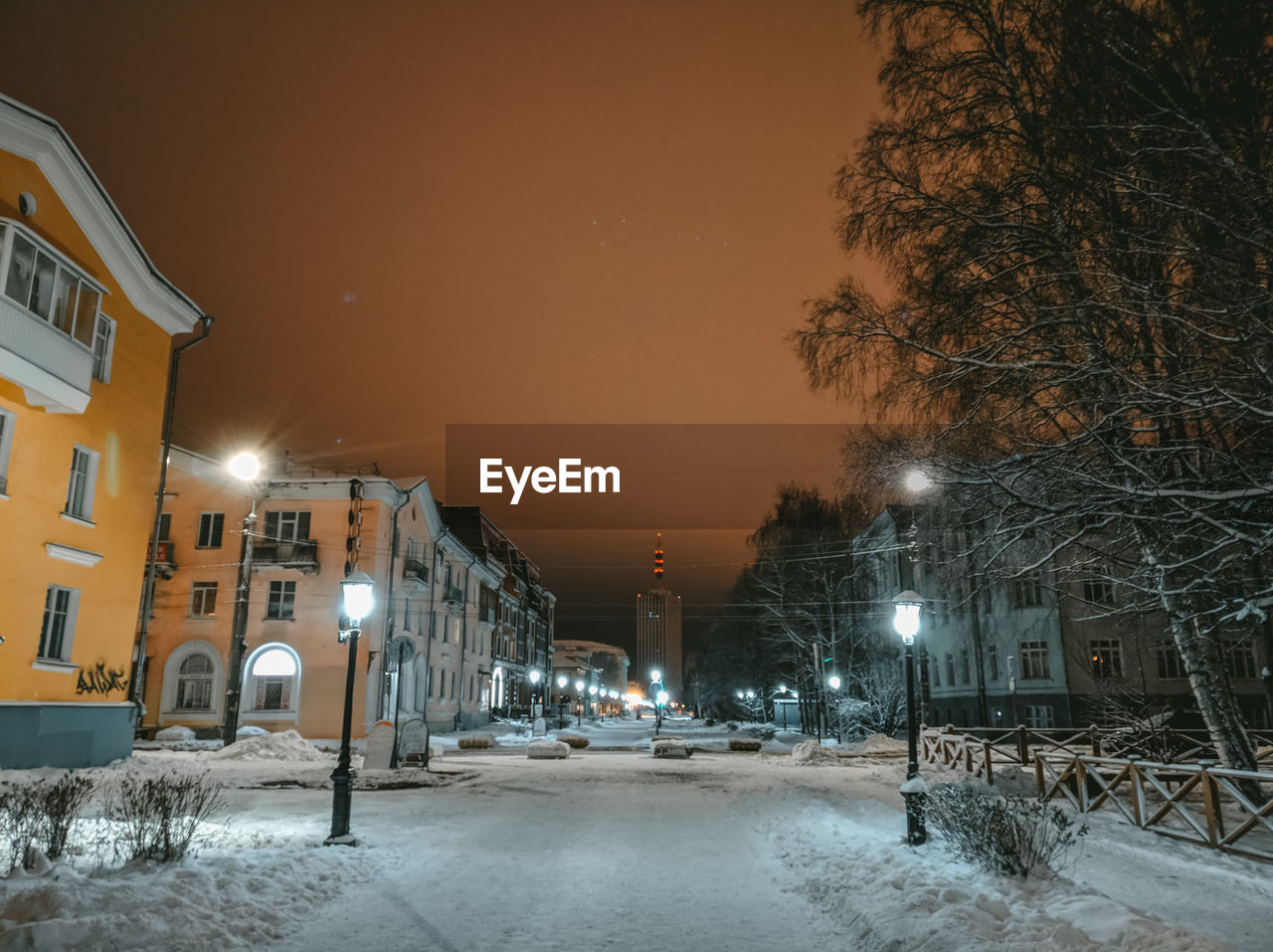 ILLUMINATED STREET LIGHTS IN CITY DURING WINTER