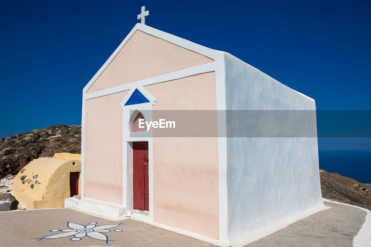 Beautiful small church next to the walking path between fira and oia in santorini island