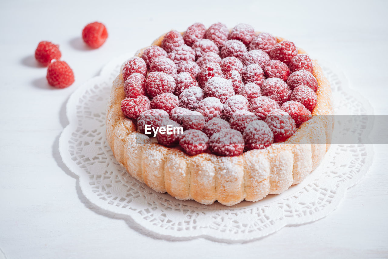 HIGH ANGLE VIEW OF CAKE WITH STRAWBERRIES