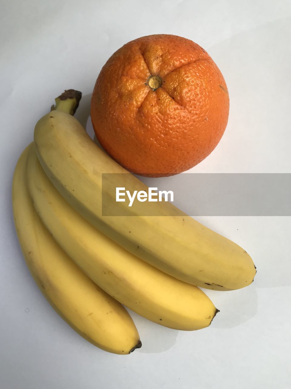 HIGH ANGLE VIEW OF ORANGE FRUIT