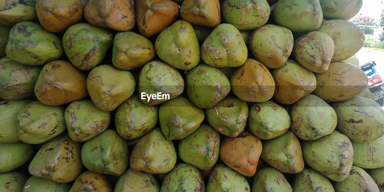 FULL FRAME SHOT OF FRUITS