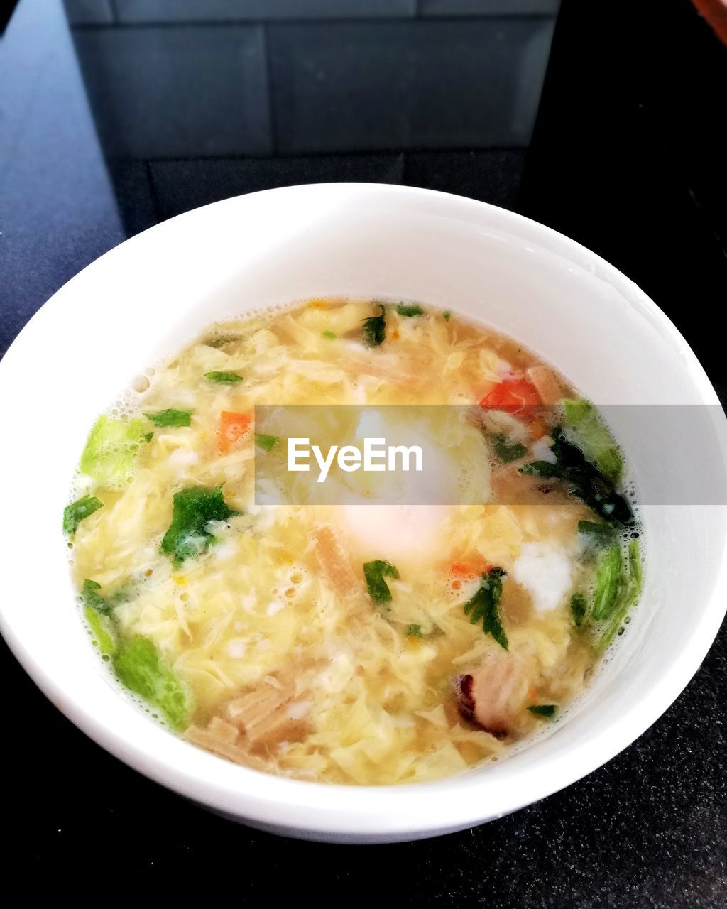 CLOSE-UP OF SOUP IN BOWL