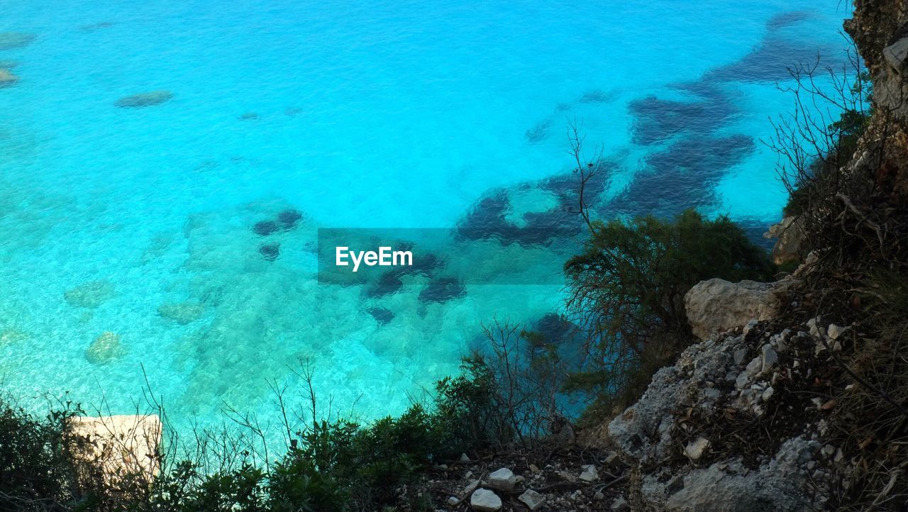 HIGH ANGLE VIEW OF SEA AGAINST SKY