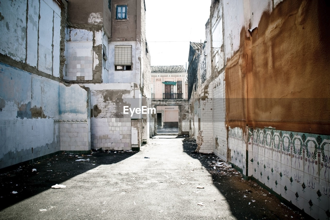 NARROW ALLEY AMIDST OLD BUILDINGS