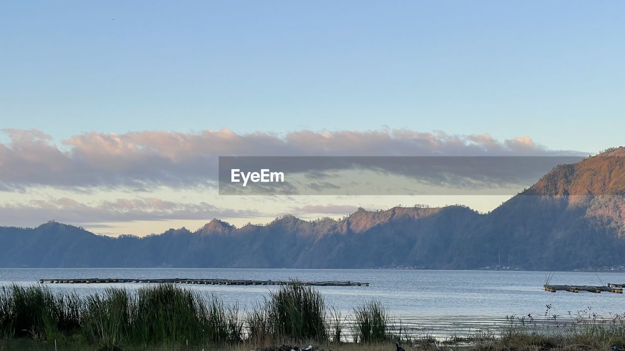 SCENIC VIEW OF LAKE BY MOUNTAINS AGAINST SKY