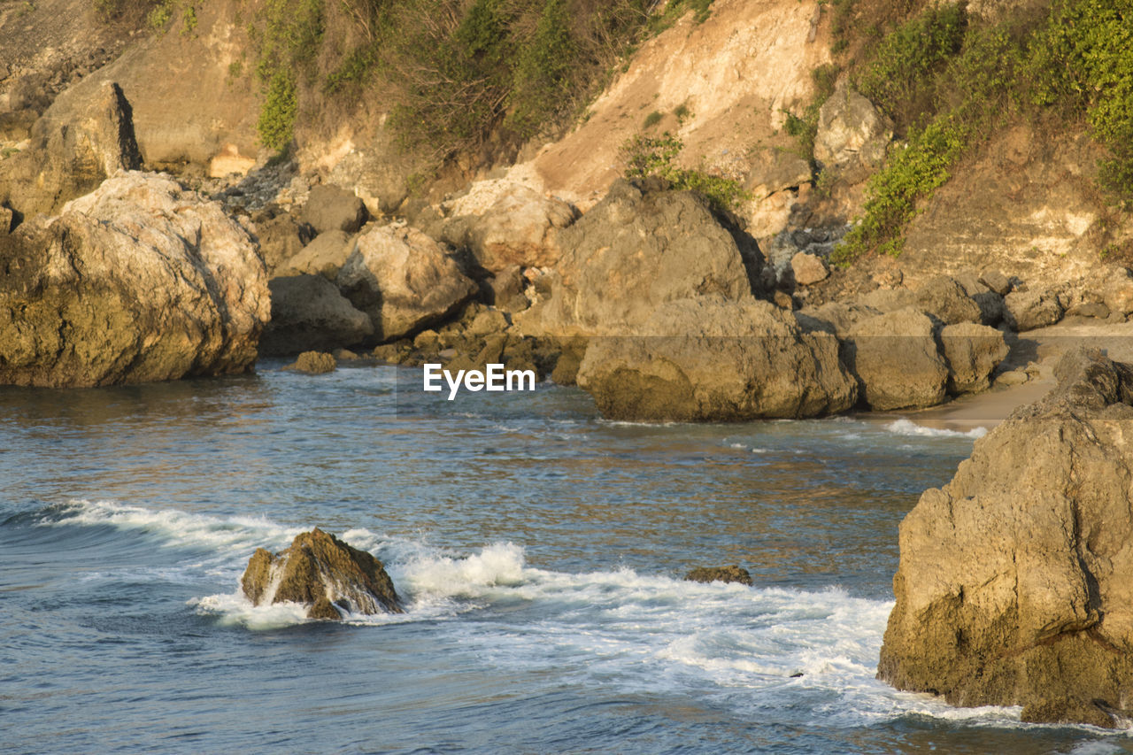 ROCK FORMATION ON SEA SHORE