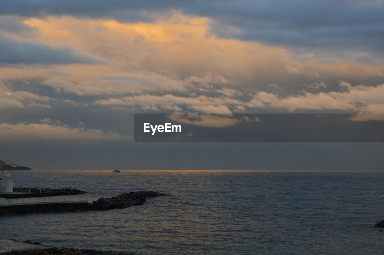 SCENIC VIEW OF SEA AT SUNSET
