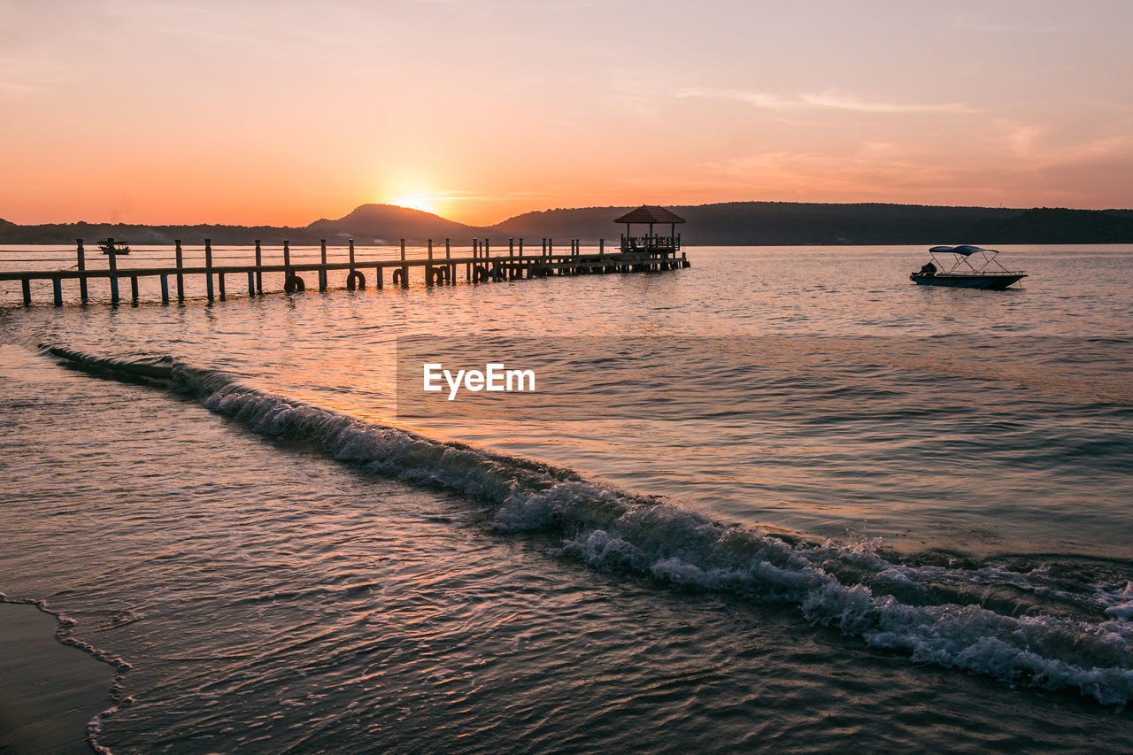 SCENIC VIEW OF SEA AGAINST ORANGE SKY