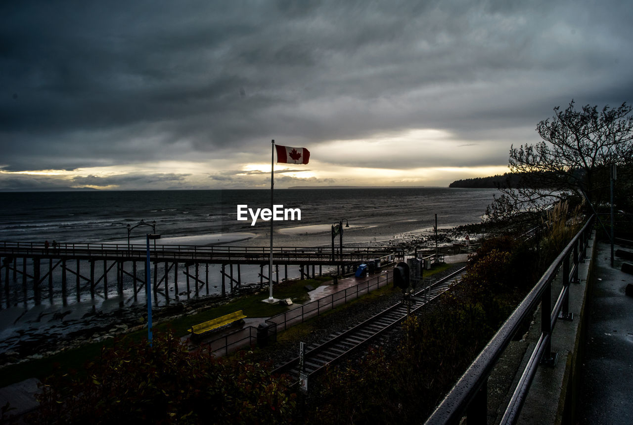 VIEW OF SEA AGAINST CLOUDY SKY