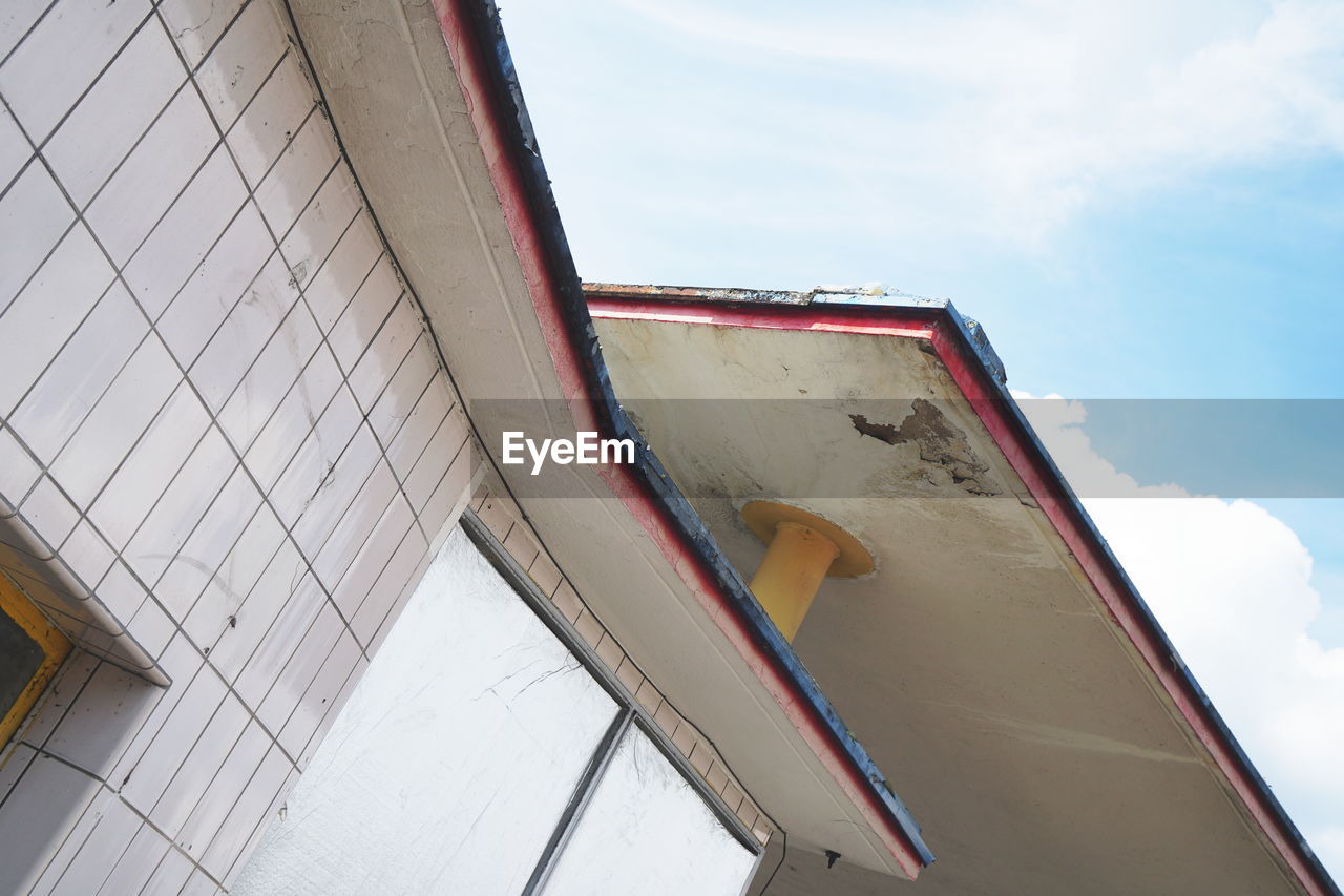 LOW ANGLE VIEW OF METAL STRUCTURE AGAINST SKY