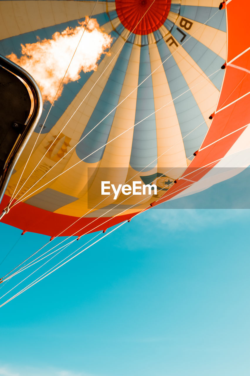 LOW ANGLE VIEW OF HOT AIR BALLOON FLYING AGAINST SKY