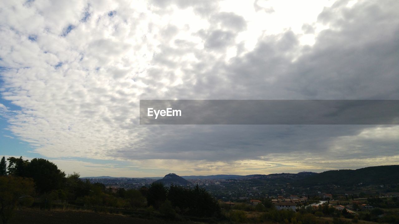 PANORAMIC VIEW OF LANDSCAPE AGAINST SKY