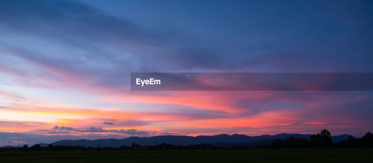 SILHOUETTE LANDSCAPE AGAINST SKY DURING SUNSET