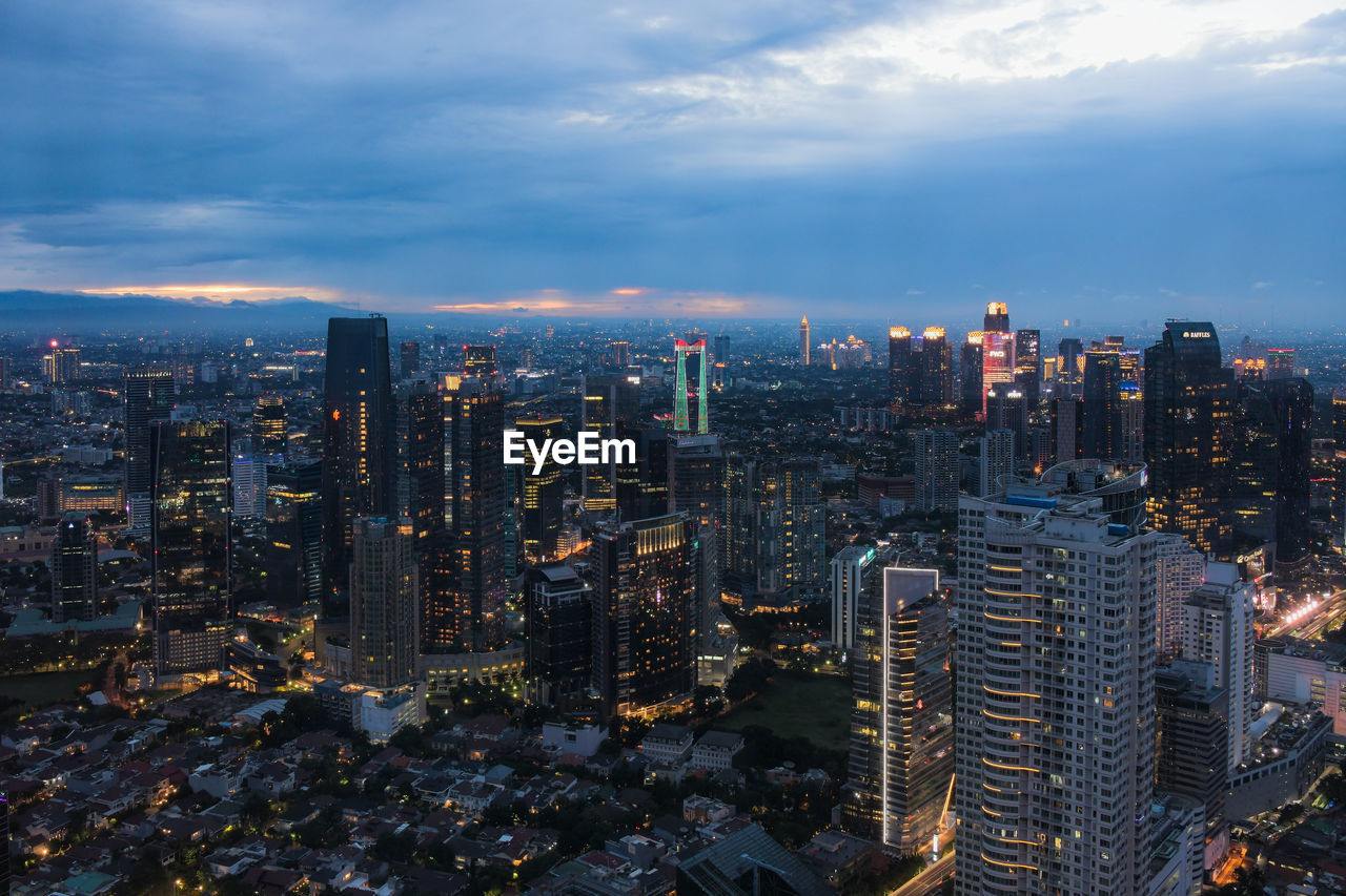 ILLUMINATED BUILDINGS IN CITY