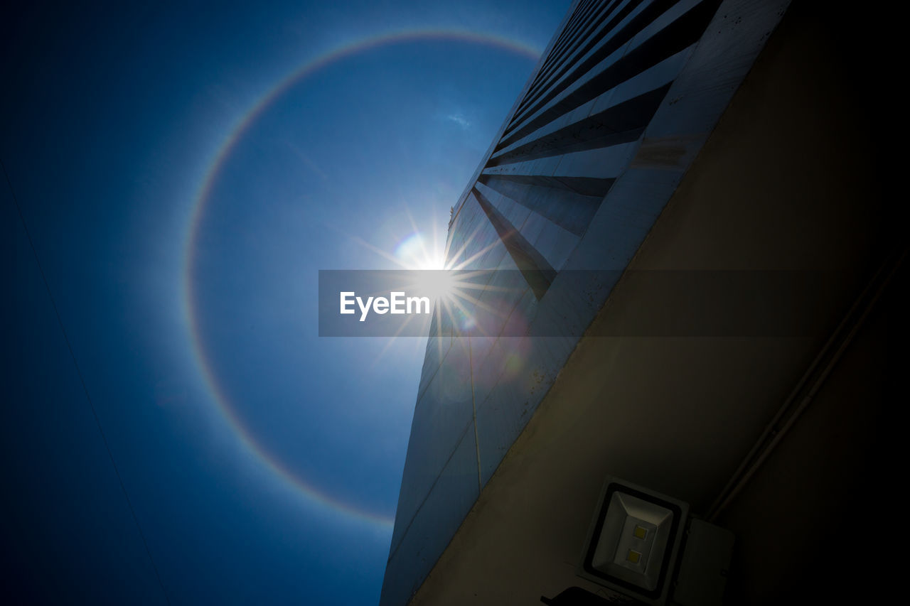 LOW ANGLE VIEW OF BUILDING AGAINST CLEAR BLUE SKY