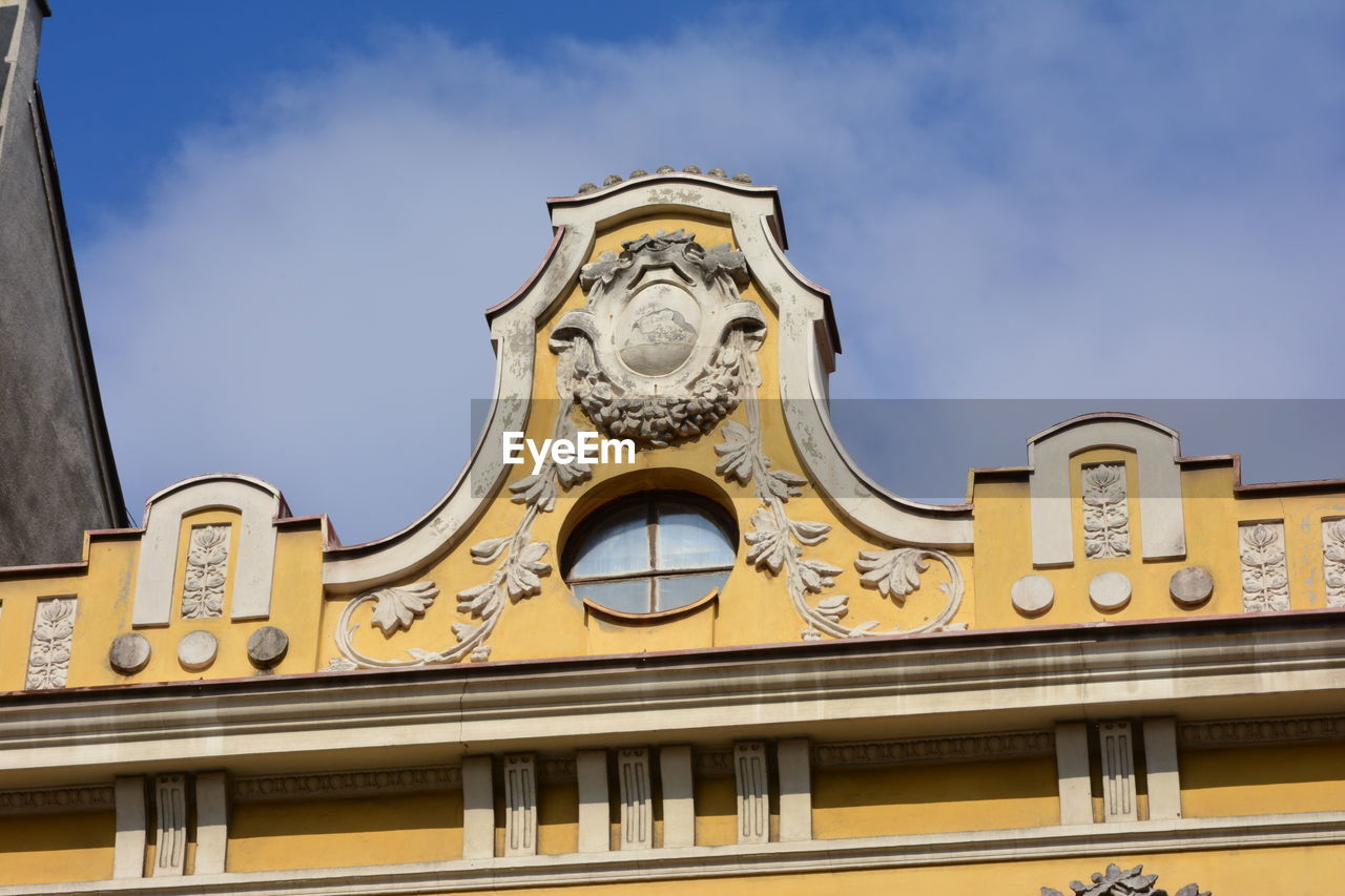 LOW ANGLE VIEW OF BUILDING