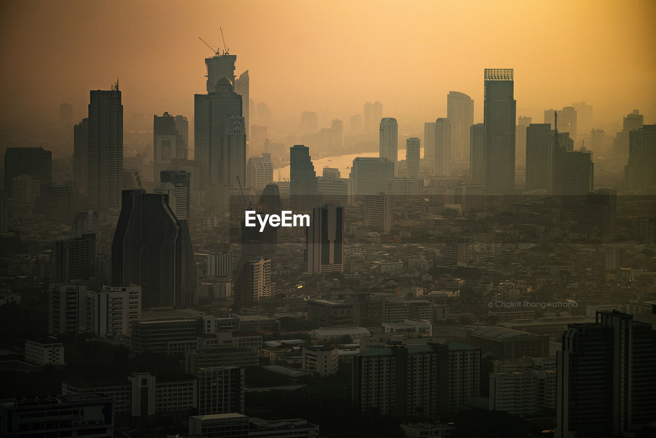 AERIAL VIEW OF MODERN BUILDINGS IN CITY AGAINST SKY