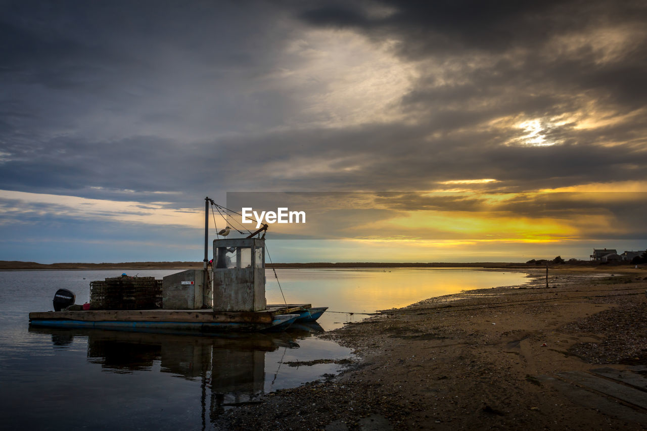 SCENIC VIEW OF DRAMATIC SKY OVER SEA