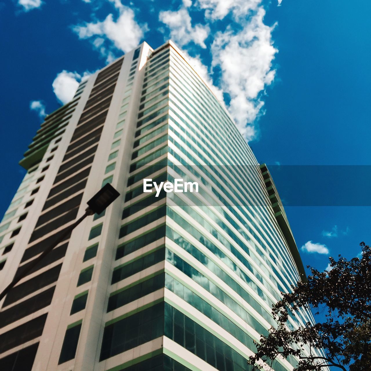 LOW ANGLE VIEW OF MODERN BUILDINGS AGAINST SKY