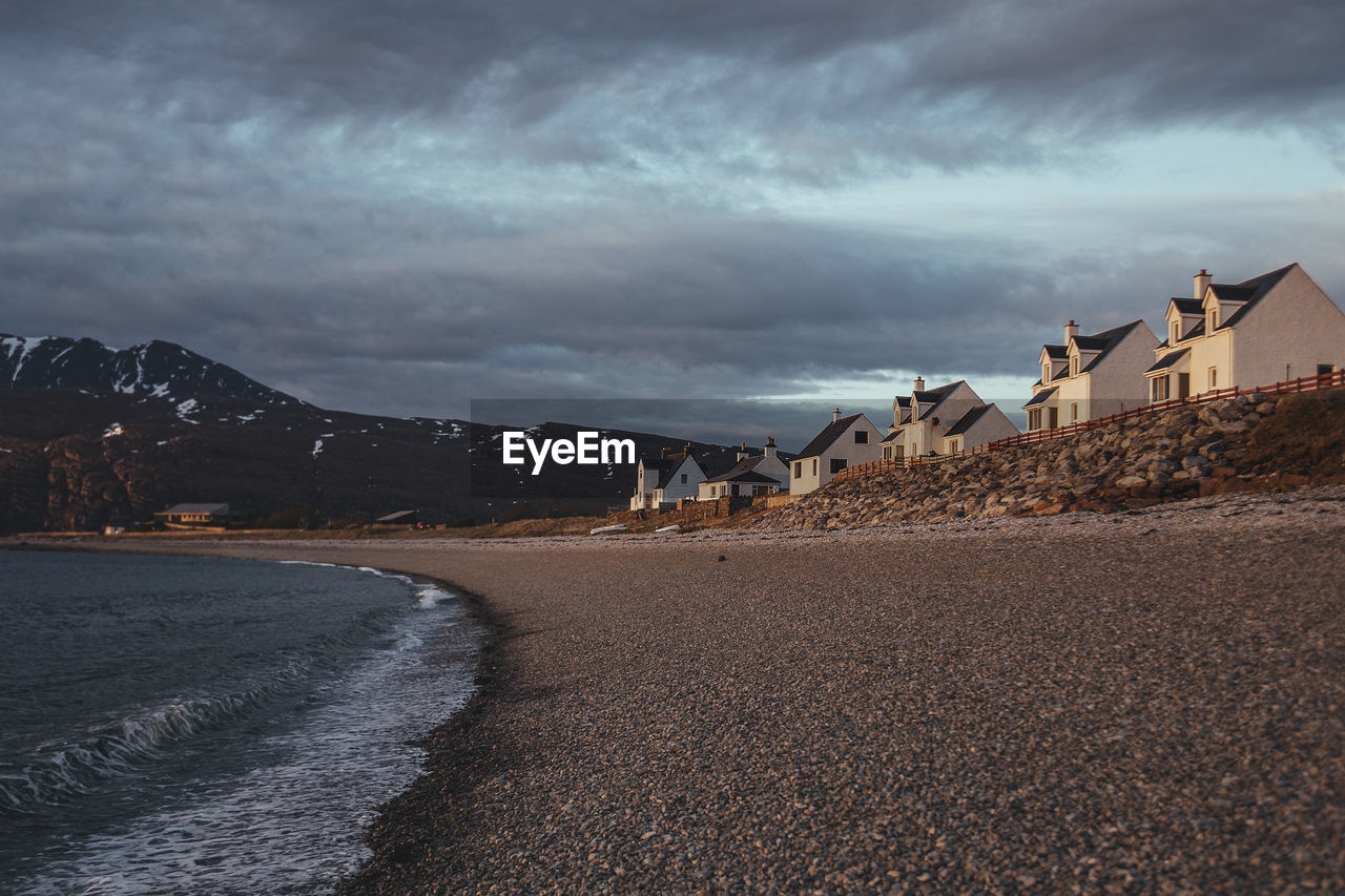 PANORAMIC VIEW OF BEACH AGAINST SKY