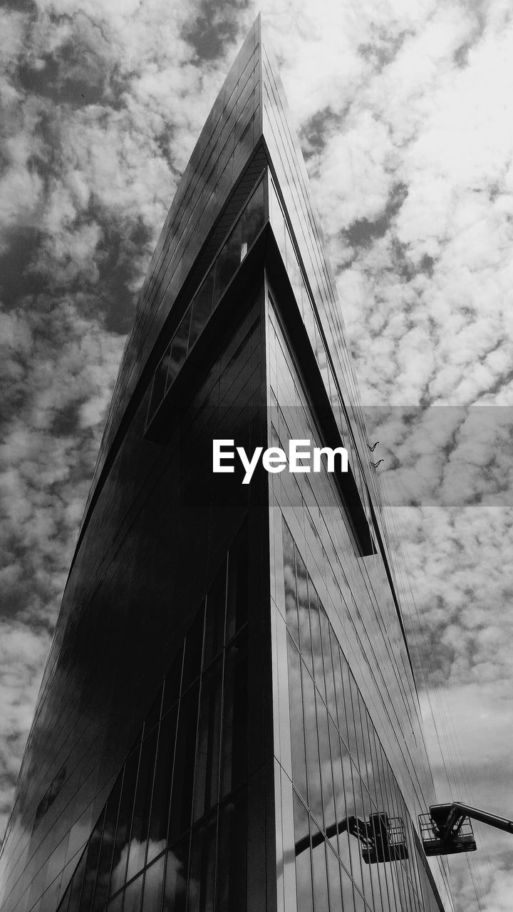 LOW ANGLE VIEW OF MODERN BUILDINGS AGAINST CLOUDY SKY