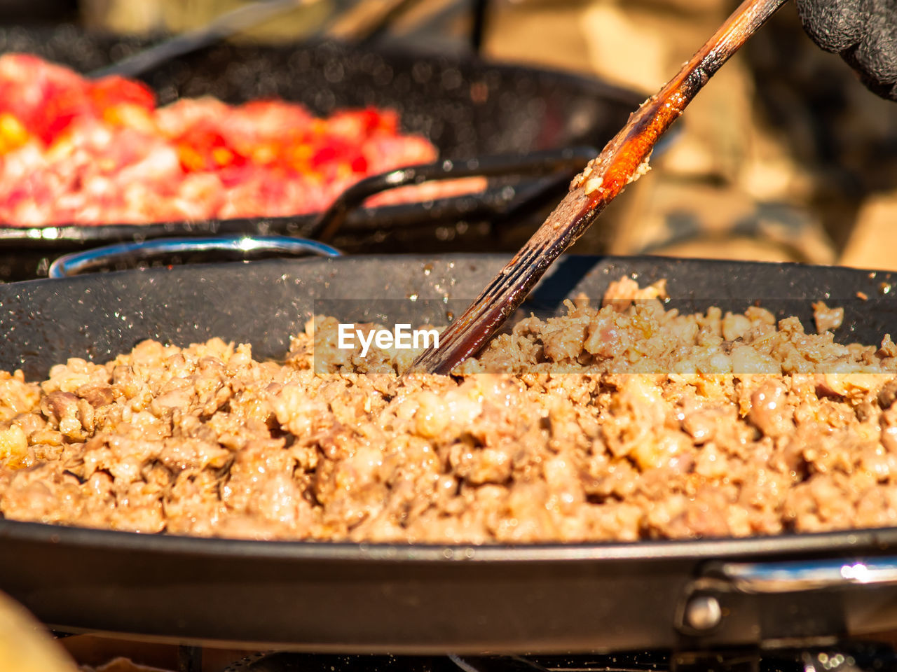 CLOSE-UP OF MEAT COOKING ON BARBECUE GRILL