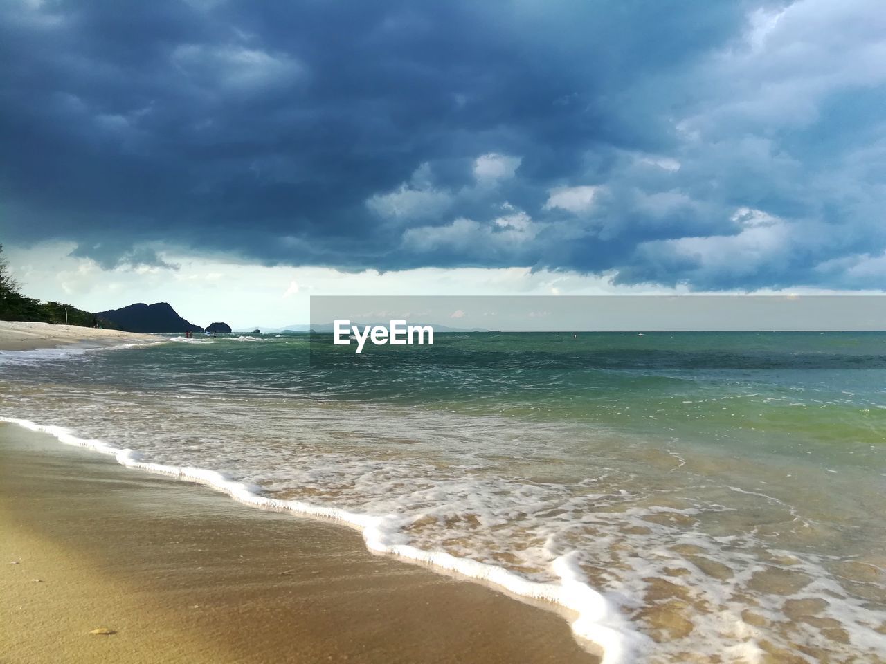 VIEW OF SEA AGAINST CLOUDY SKY