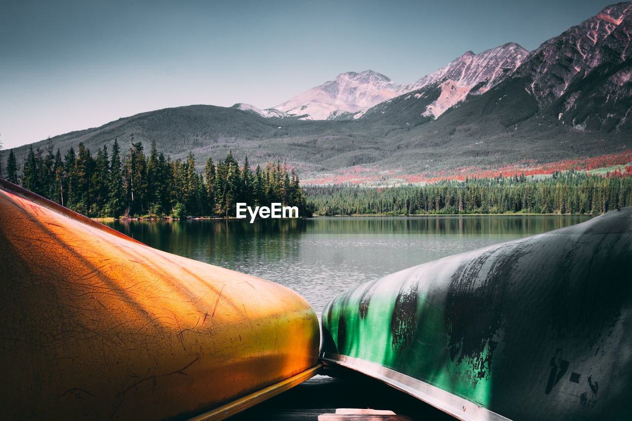 SCENIC VIEW OF LAKE AGAINST MOUNTAIN RANGE